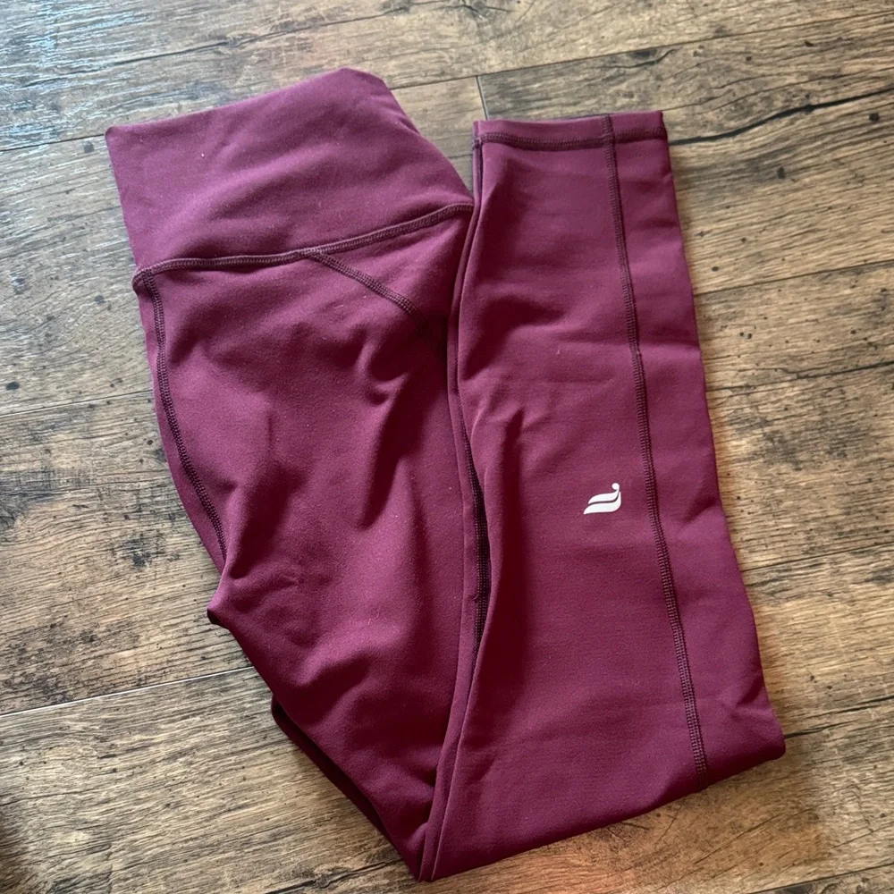 Fabletics Merlot Activewear Set - Picture 4 of 8